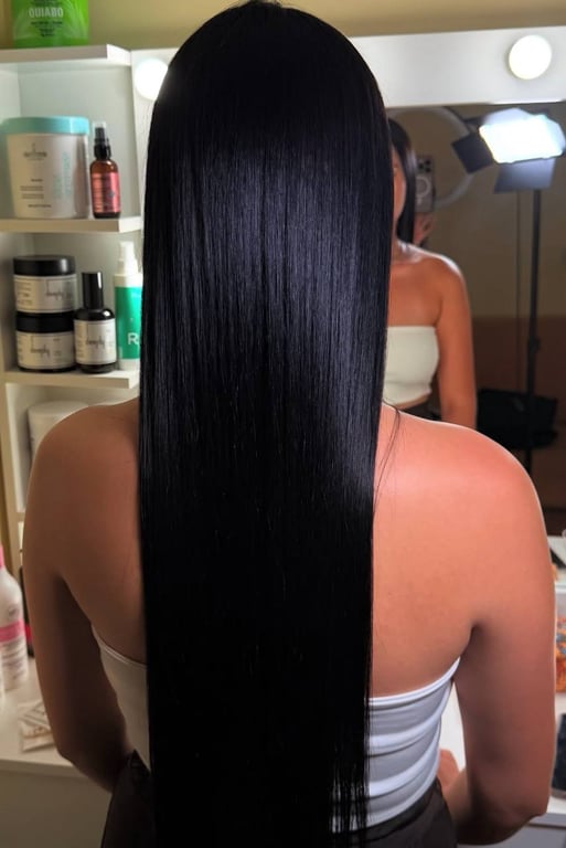 Чорне волосся пасує явно не усім