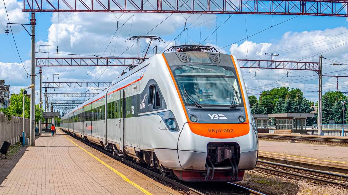 В Одессе и ряде областей поезда задерживаются на три часа