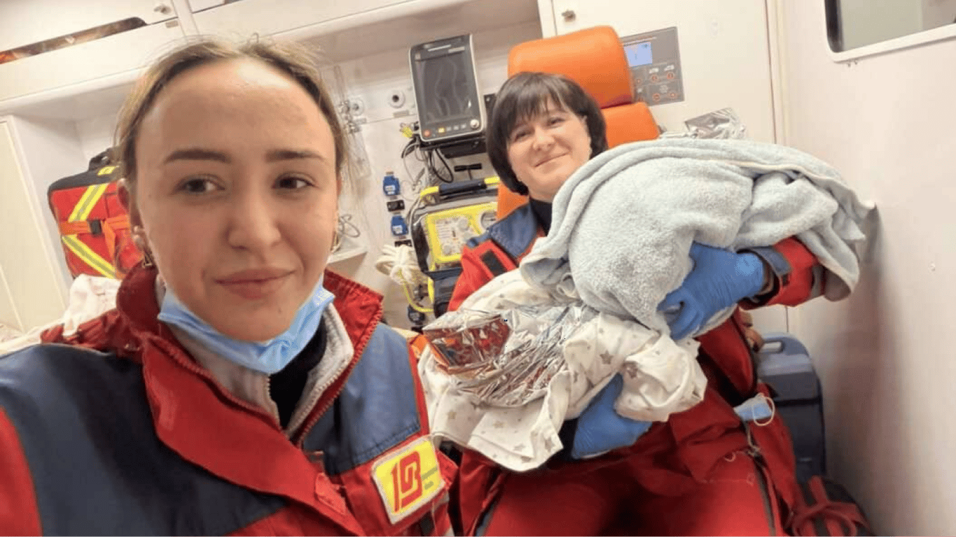 Не знала о беременности: на Днепропетровщине женщина дома родила двойню