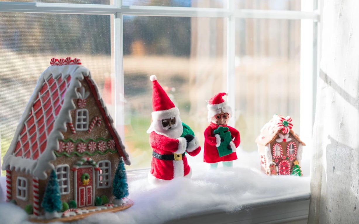 Як можна прикрасити кухню до Нового року 2026 — фігурки