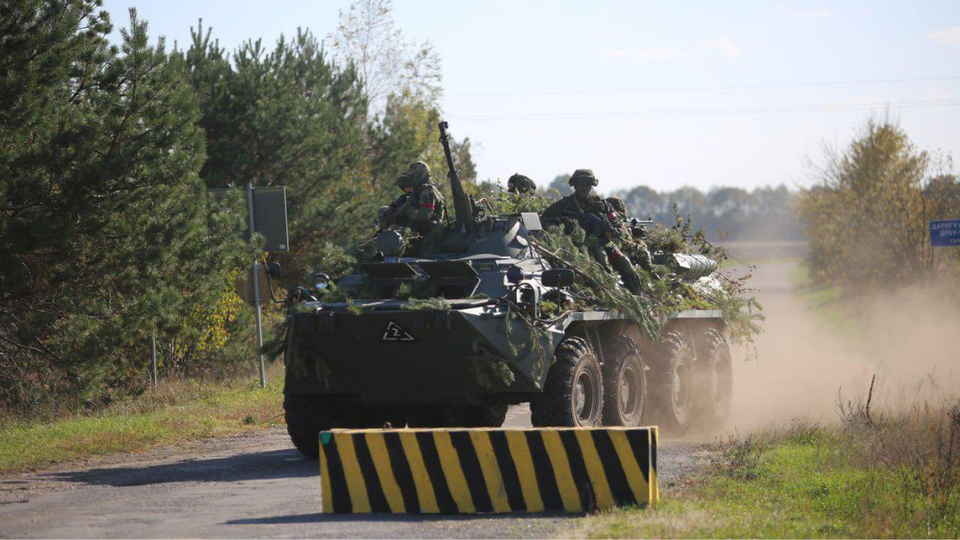 Беларусь перебрасывает больше войск и самолетов к границе с Украиной