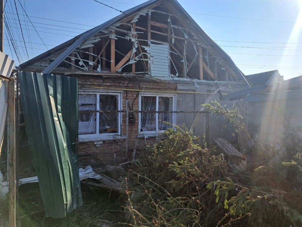 Последствия обстрелов. Фото: Сергей Лысак