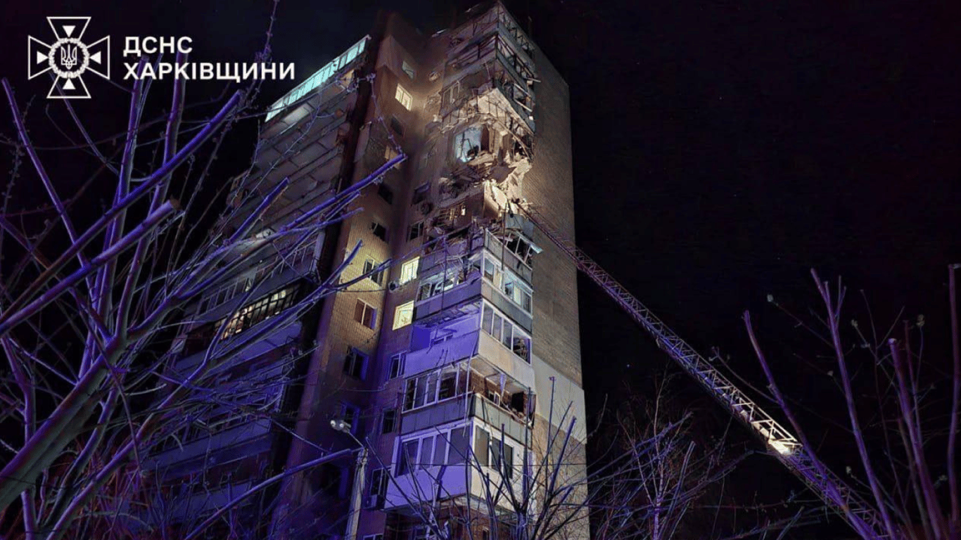 Чудом жив — появились кадры трехчасового спасения мужчины из-под завалов в Харькове