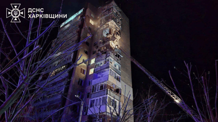 Дивом живий — з'явилися кадри тригодинного порятунку чоловіка з-під завалів у Харкові - 290x166