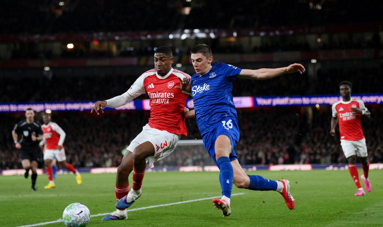 Виталий Миколенко в матче Эвертона с Арсеналом 14 марта 2026 года