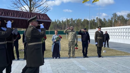 Буданов долучився до церемонії поховання невпізнаних полеглих захисників - 290x166