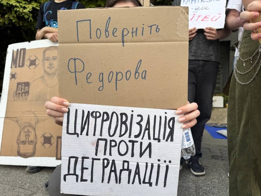 "Питання не закрите": у містах України 25-й день тривають протести за повернення Федорова в МО - фото 5