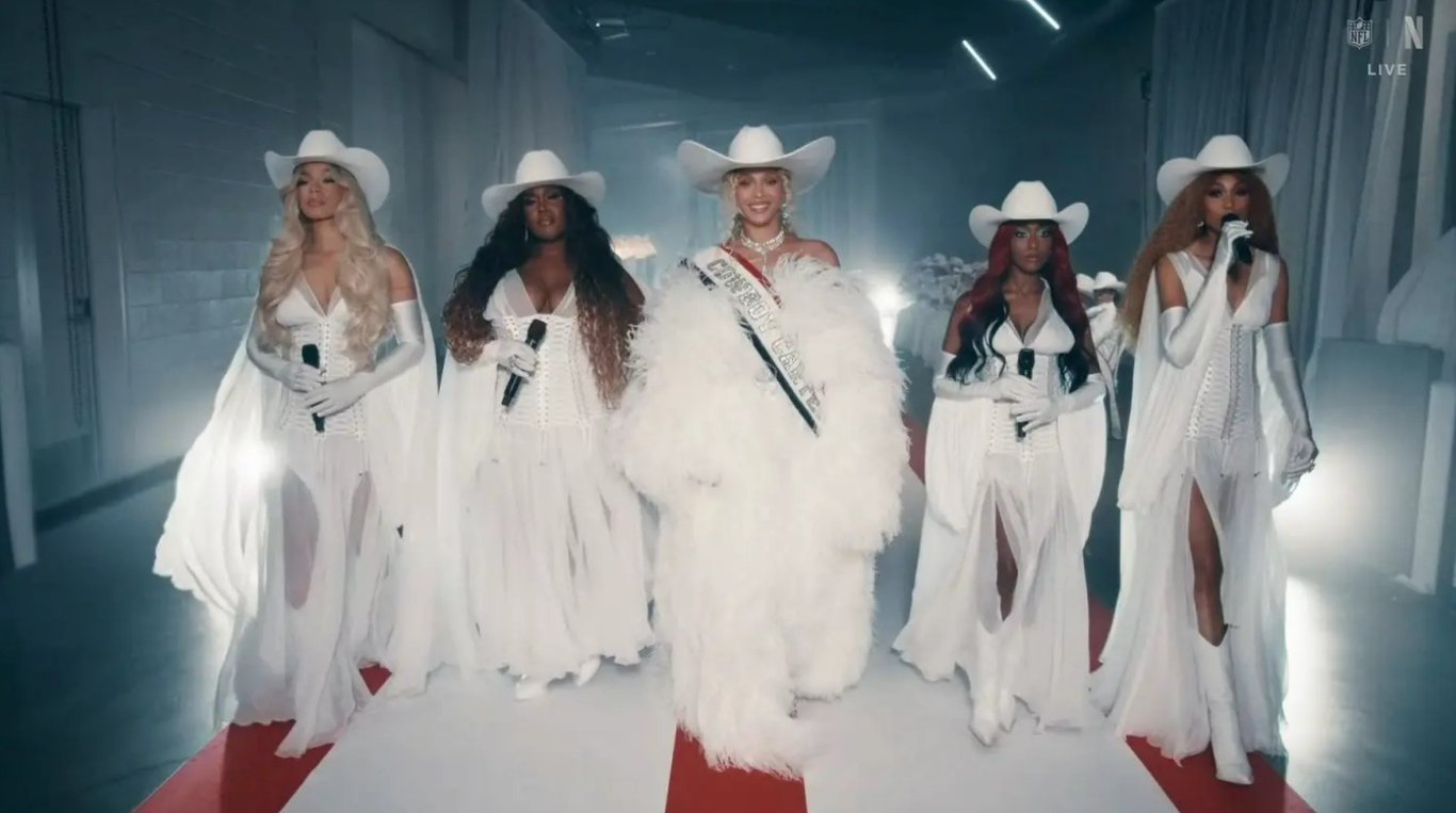 Бейонсе выступила на спортивном матче с дочерью