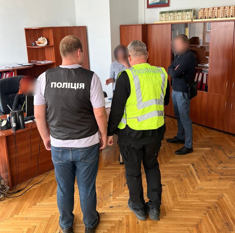 Обшуки у зловмисників