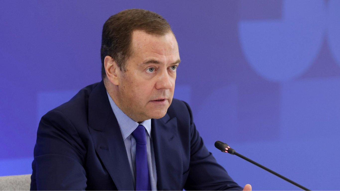 ​​​Визит Медведева на Белоярскую АЭС обернулся аварией вертолета: детали