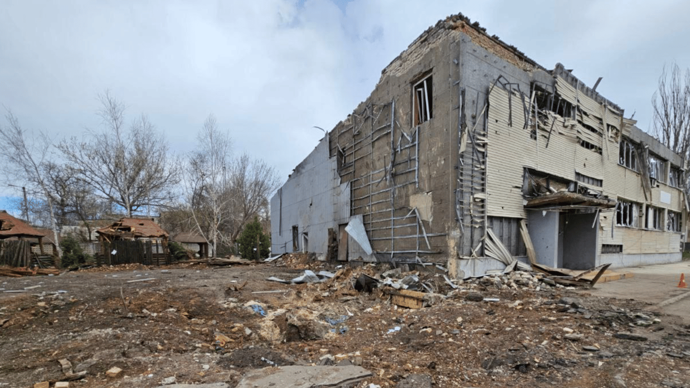 З'явилися фото наслідків ракетного удару по Селидову на Донеччині — які збитки