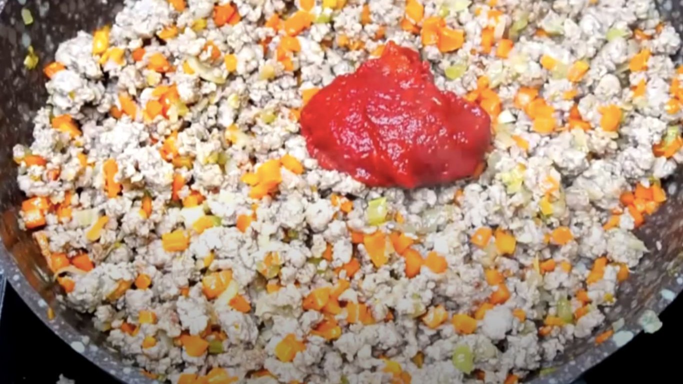 класична італійська лазанья з соусом бешамель