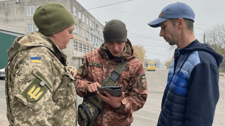 На Буковине мужчина заменил дату в повестке — его судили - 285x160