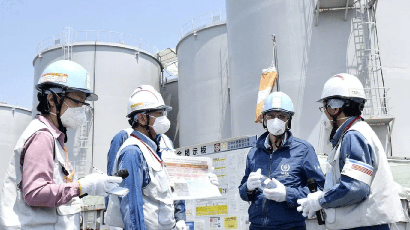 Екологи та вчені стривожені: Японія розпочне скидати забруднену воду з Фукусіми в океан