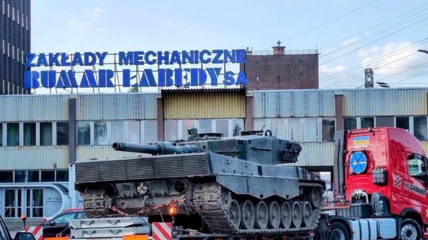 В Польше уже начали ремонтировать танки Leopard, находившиеся на войне в Украине