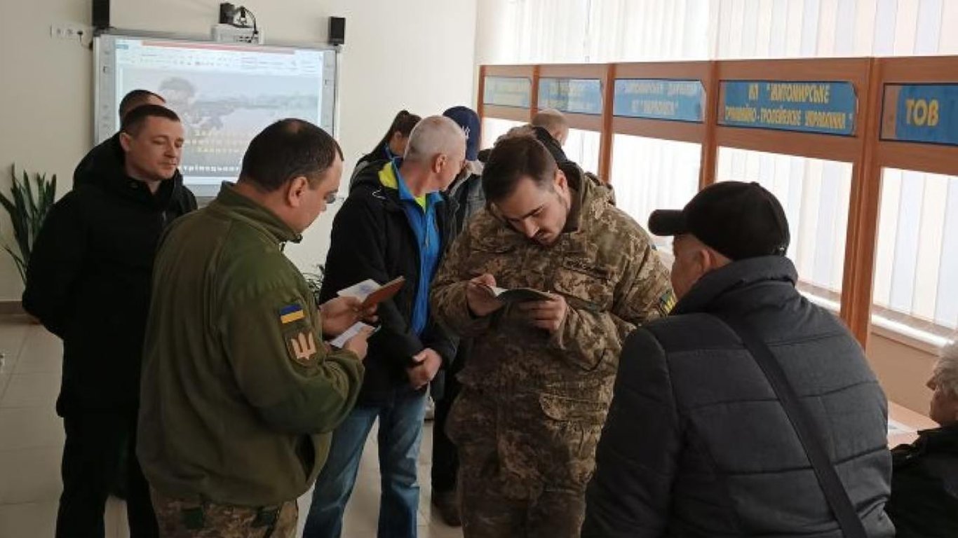 Чи треба особам з інвалідністю йти до ТЦК для продовження відстрочки — відповідь Міноборони