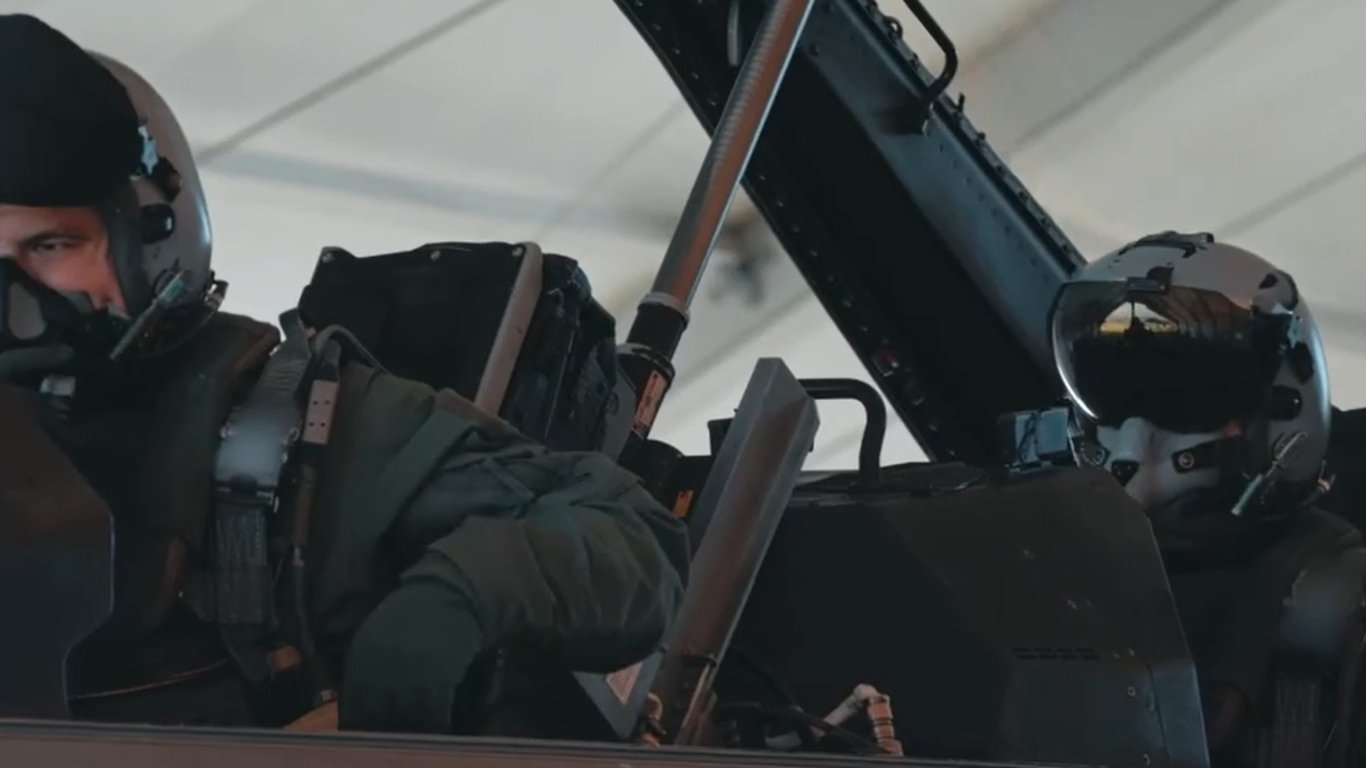 Зеленський показав відео навчань українських пілотів на F-16
