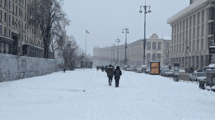 Ковзанка на тротуарах та дорогах — Київ через неприбраний сніг у колапсі - 285x160
