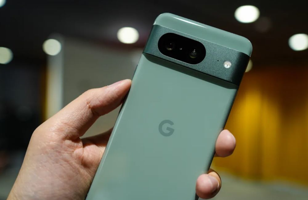 Google Pixel 8a проти Pixel 8 — чи варто переплачувати 200 доларів за флагман - фото 1