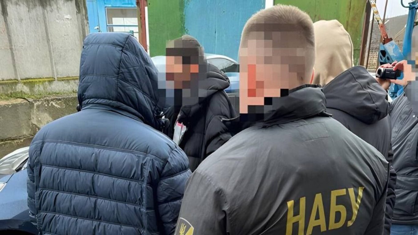 Вимагав "відкати" у військового — депутата Тернопільської облради затримали на хабарі