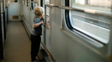 Укрзалізниця запустила онлайн-продаж квитків на дитячу залізницю - 290x160
