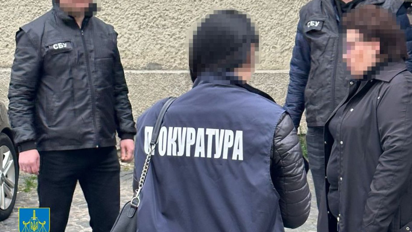 Во Львове во время получения взятки задержали налоговую инспекторку