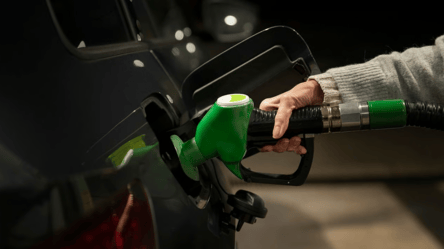 АКМУ вимагає від АЗС пояснити причини зростання цін на бензин - 290x160