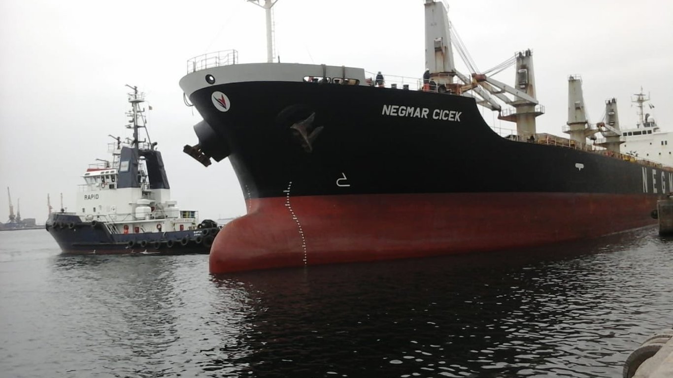 Из портов Большой Одессы сегодня вышли 3 судна с агропродукцией