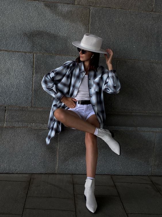 Рубашка в клетку с джинсовыми шортами