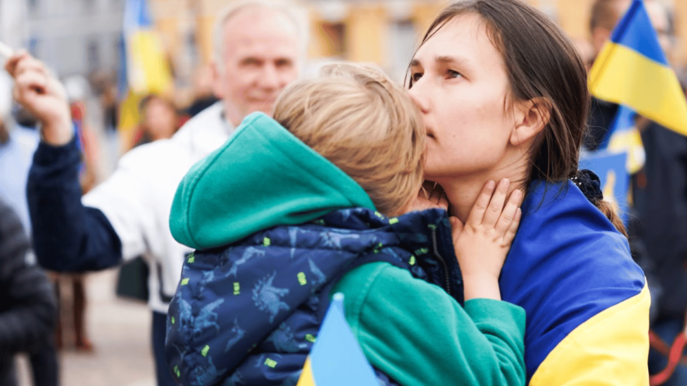 Українські біженці у Фінляндії можуть отримати виплати за повернення додому — хто саме та скільки
