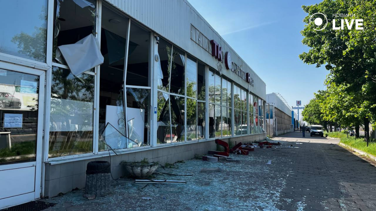 Росія поцілила по інфраструктурі в Одесі балістичною ракетою