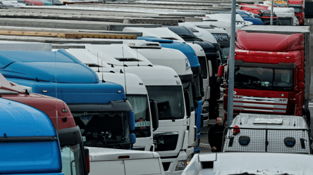 У ДПСУ розповіли, чи розблокували рух вантажівок на кордоні зі Словаччиною - 285x160