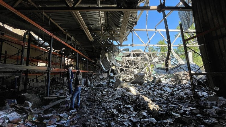 Руйнування цеху в друкарні: знищене обладнання та тисячі книг