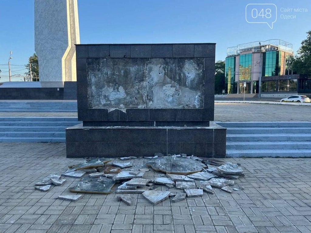 В Одесі активісти демонтували зображення Леніна та радянську зірку — подробиці - фото 2