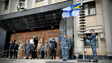 Годовщина украинского флота — в Одессе подняли флаг Военно-Морских сил - 290x160