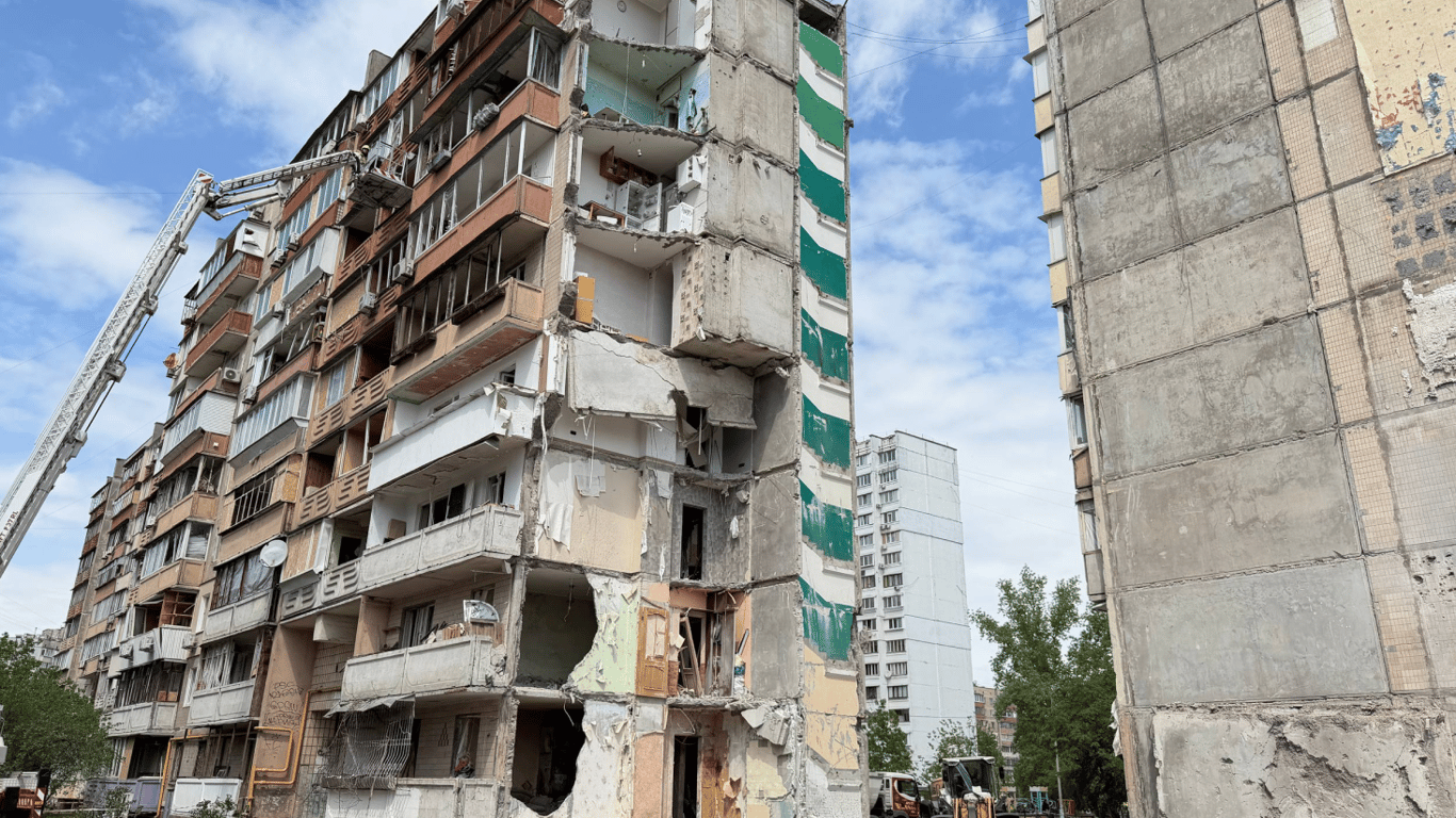 Іноземним дипломатам показали наслідки обстрілу Києва