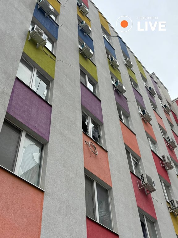 У Харкові в будинок влучив дрон: четверо постраждалих