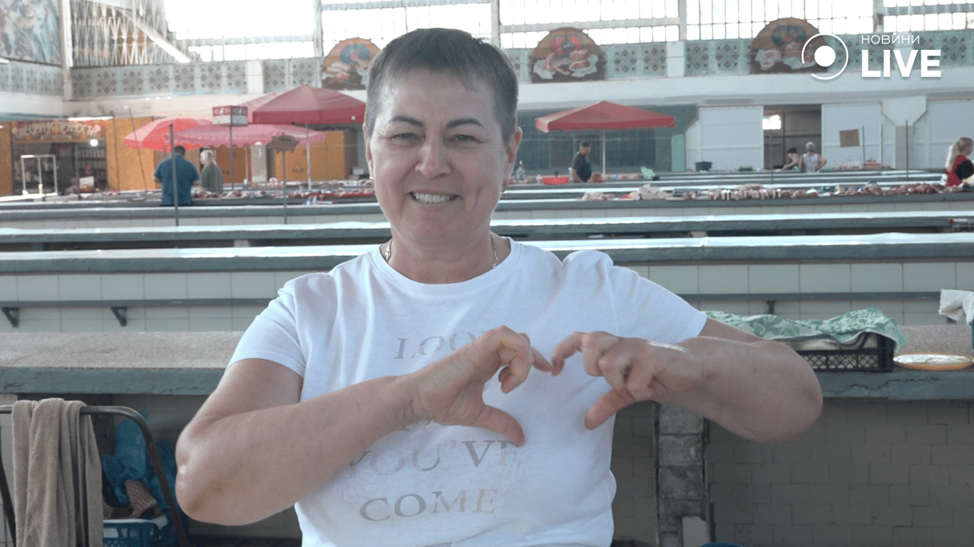 Продавчиня Тетяна про ватість молочної продукції 