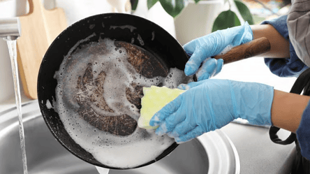 Як легко очистити пательню від нагару — перевірені методи - 285x160