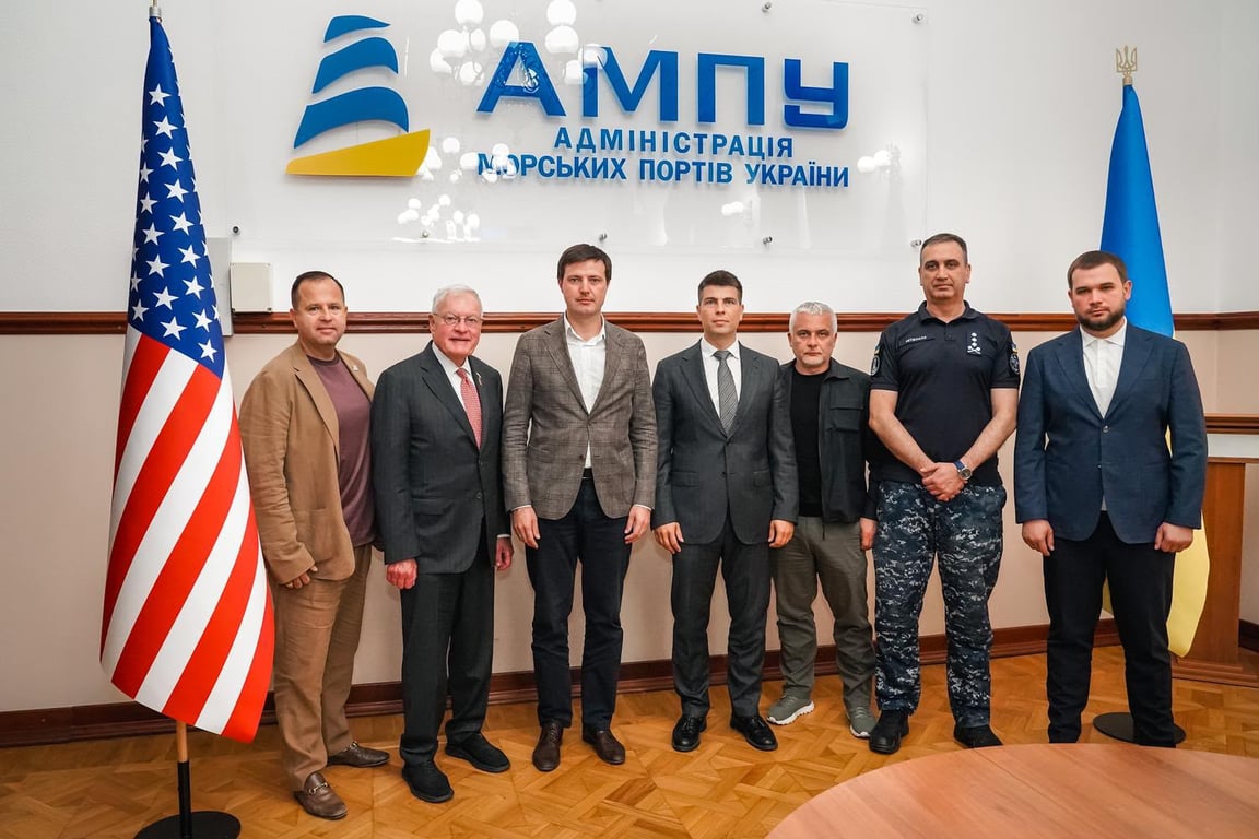 Кіт Келлог прибув до України та відвідав Одеський порт - фото 2