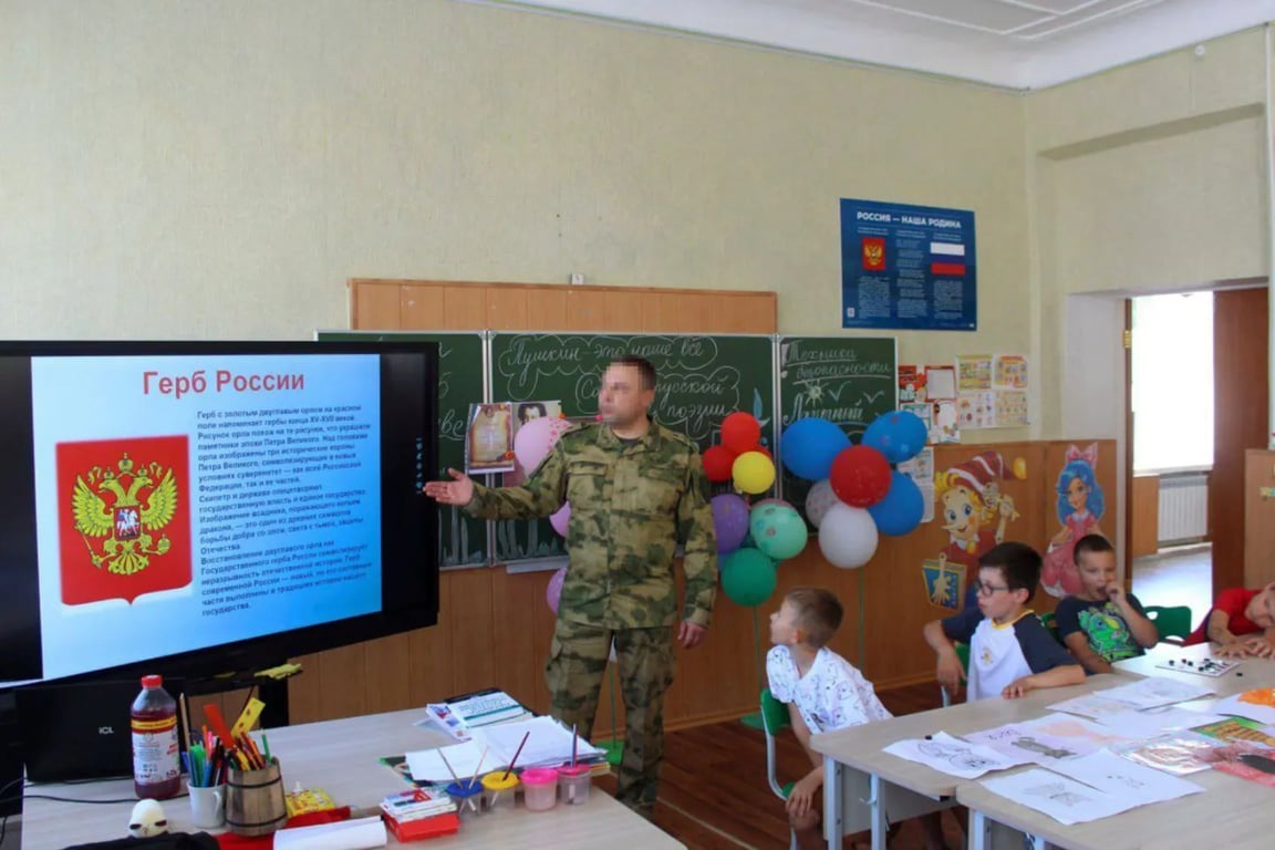 Russian soldier in a school in TOT: how the occupiers impose the Kremlin's ideology on children