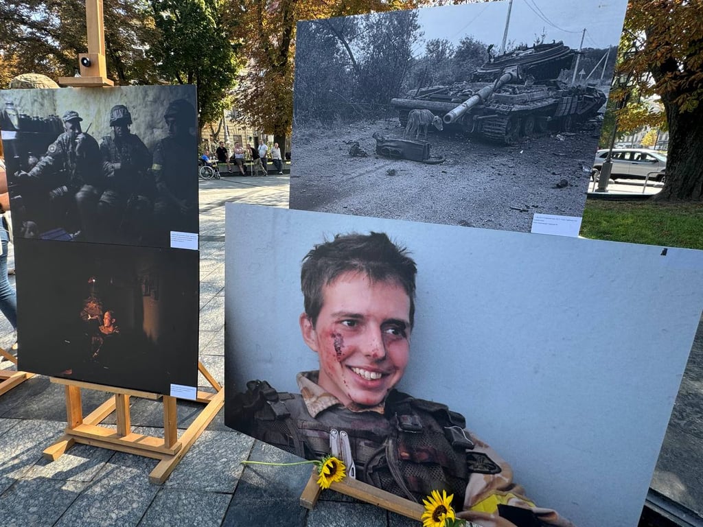 До 10 річниці трагедії під Іловайськом у центрі Львова відкрили фотовиставку - фото 1