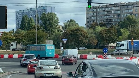 В Киеве ограничат движение на дороге — какие улицы перекроют уже завтра - 290x166