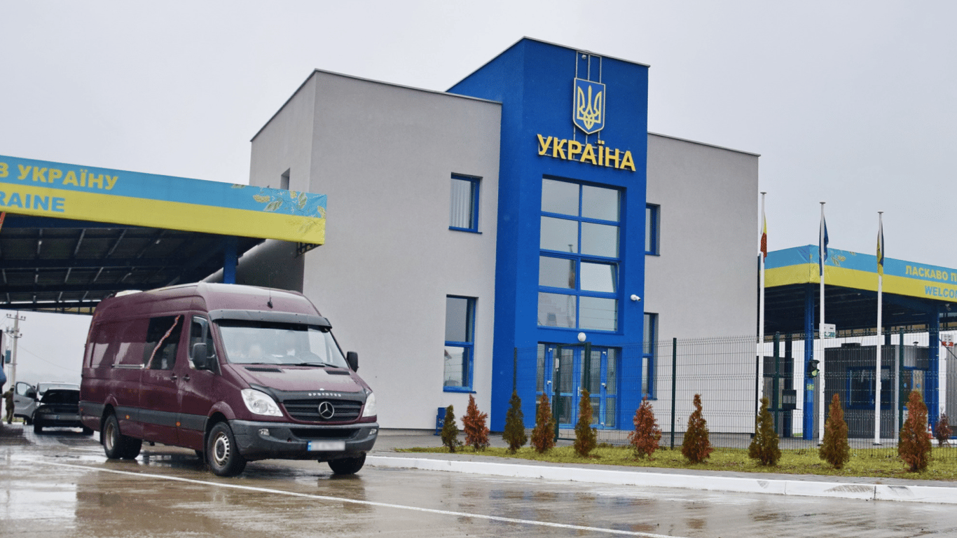 Очереди на границе: пробки фиксируются на восьми КПП