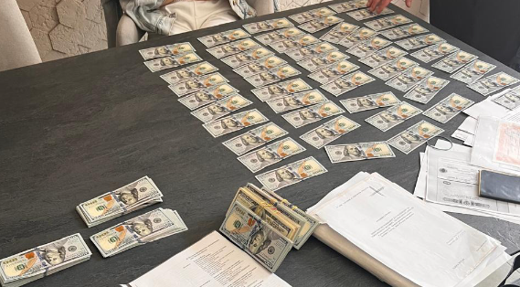 Разоблачили чиновников миграционки в Одесской области