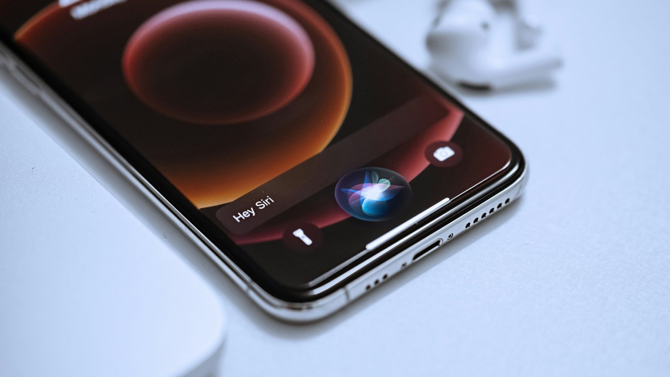 Apple потеряла еще одного ключевого разработчика на фоне проблем с Siri