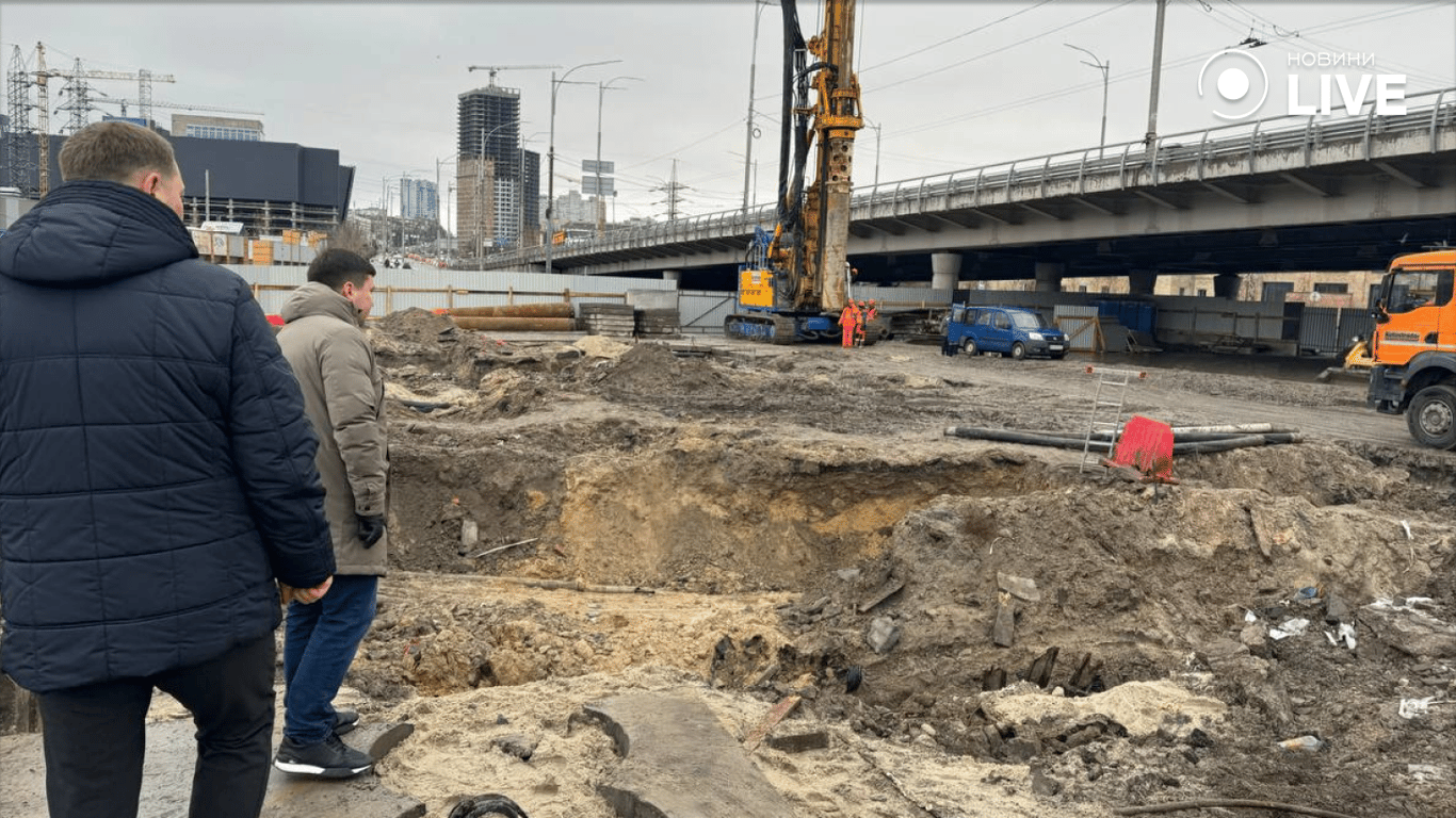 Ремонт поврежденного тоннеля киевского метро с улицы