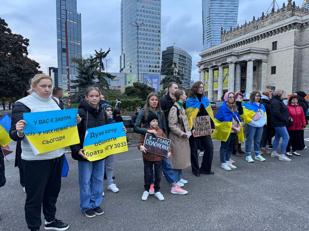 В Варшаве прошла акция в поддержку военнопленных — фото - фото 21