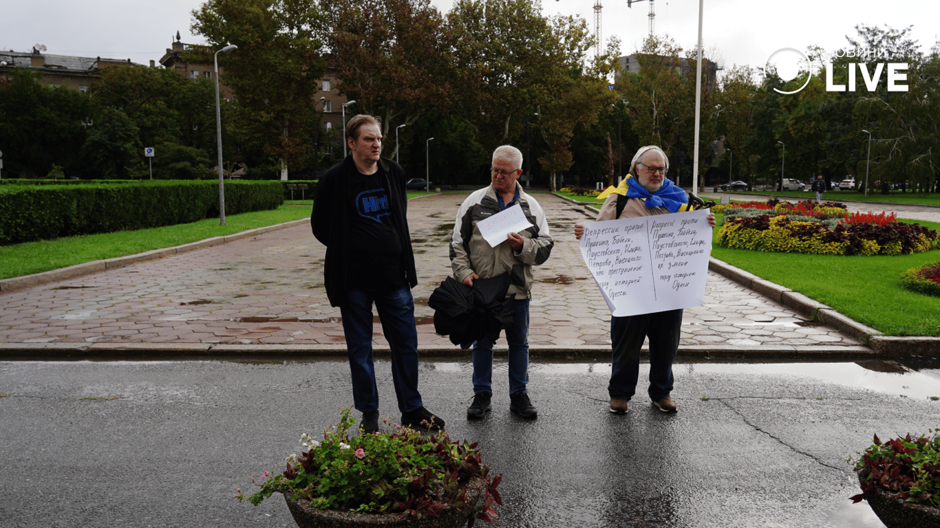 Одесситы выступают против сноса памятников. Фото: Новини.LIVE/ Юлия Браславская