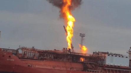 На Одесчине горит турецкий танкер — эвакуация в Румынии - 290x166